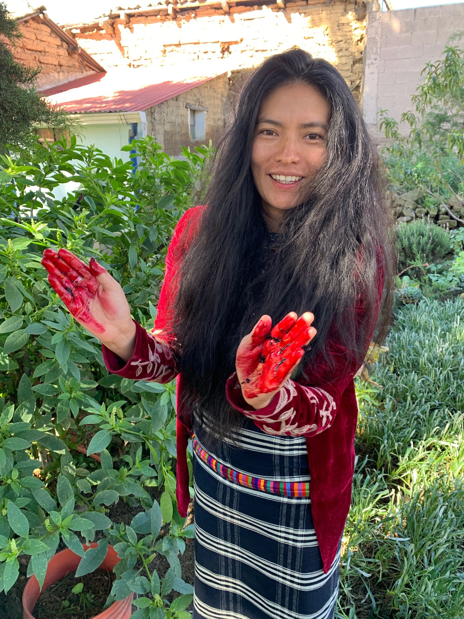  - K’iché Maya woman from Guatemala demonstrates the use of a native plant to make soap. (Photo Credit: Isabel Hawkins, Yakanal)